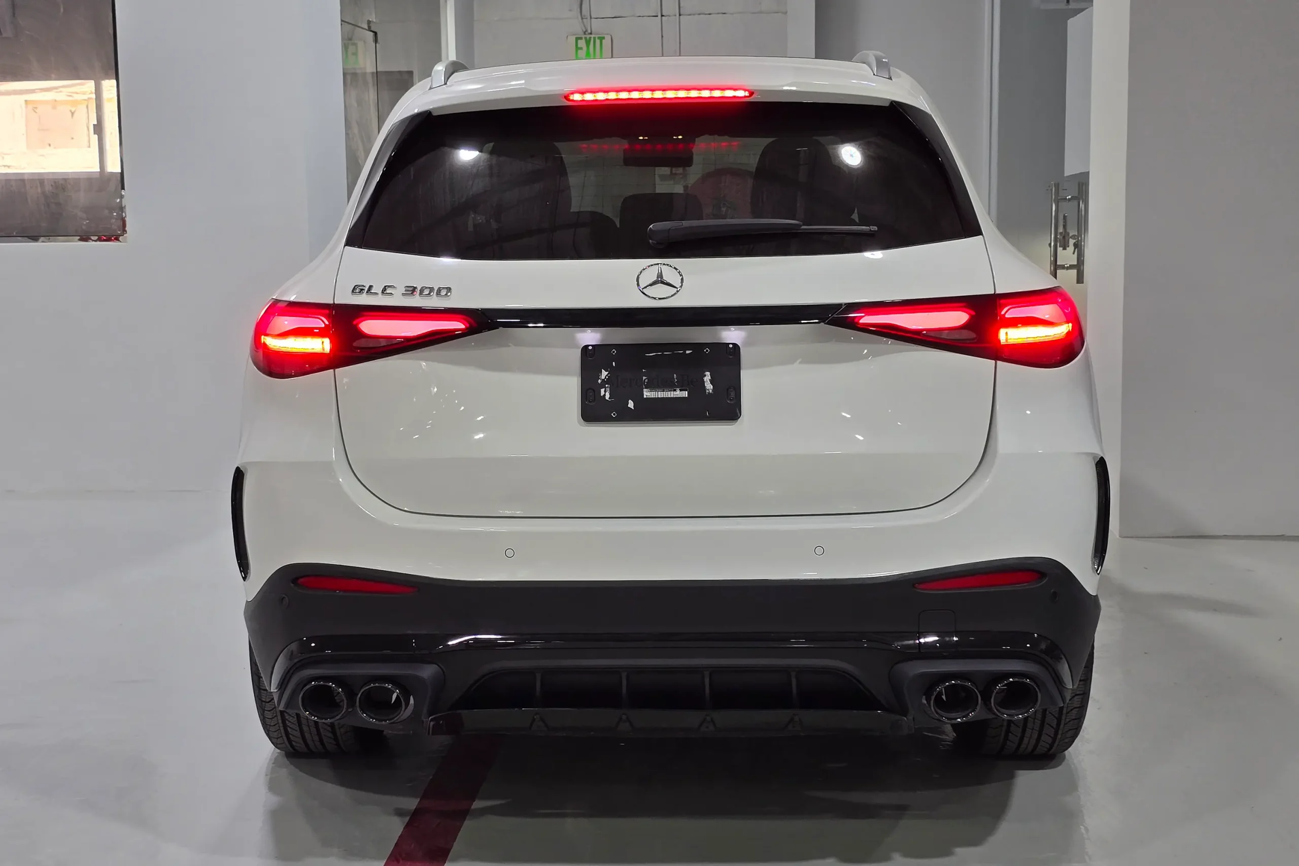Mecedes-Benz-GLC300-04