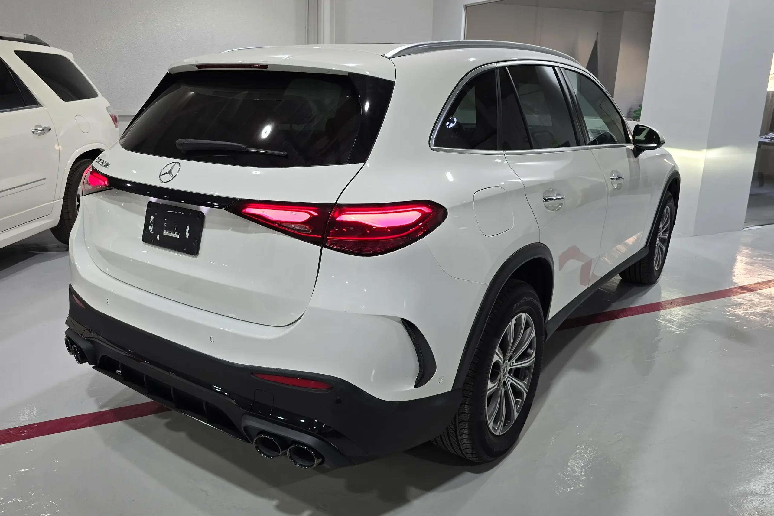 Mecedes-Benz-GLC300-05